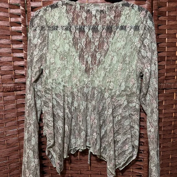 madden girl Sage Green Lace Tie-Front Women's Floral Sheer Long Sleeve Blouse - Picture 4 of 5